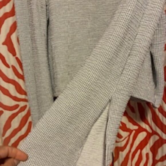 ZARA Top, Light Gray with Bell Sleeves sits at waist, Cotton Rayon blend, Small - Picture 6 of 9